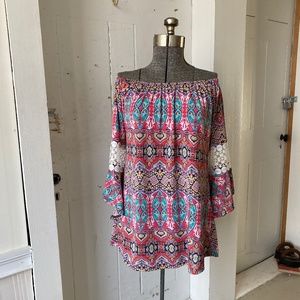 Win Win Pinwheel Sleeve Tunic Peasant Top